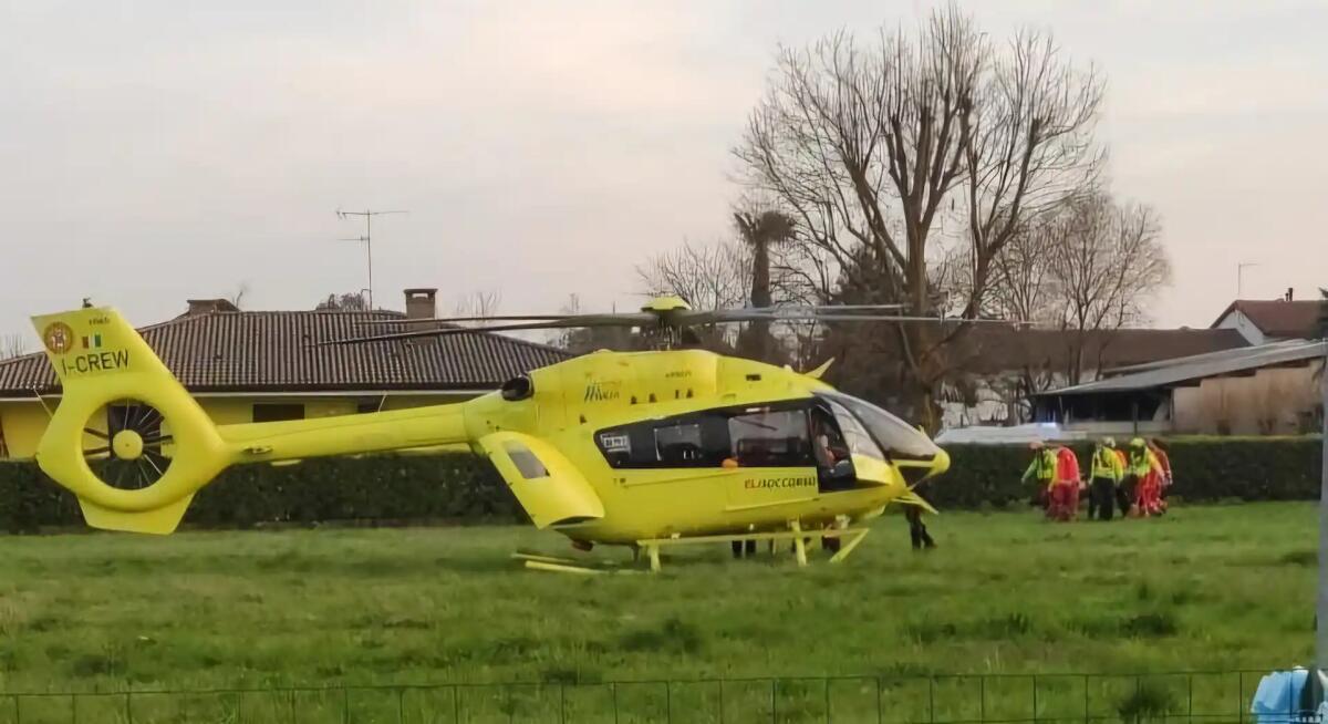 Anziano cade dall'impalcatura a Blessano: elitrasportato all'ospedale - 