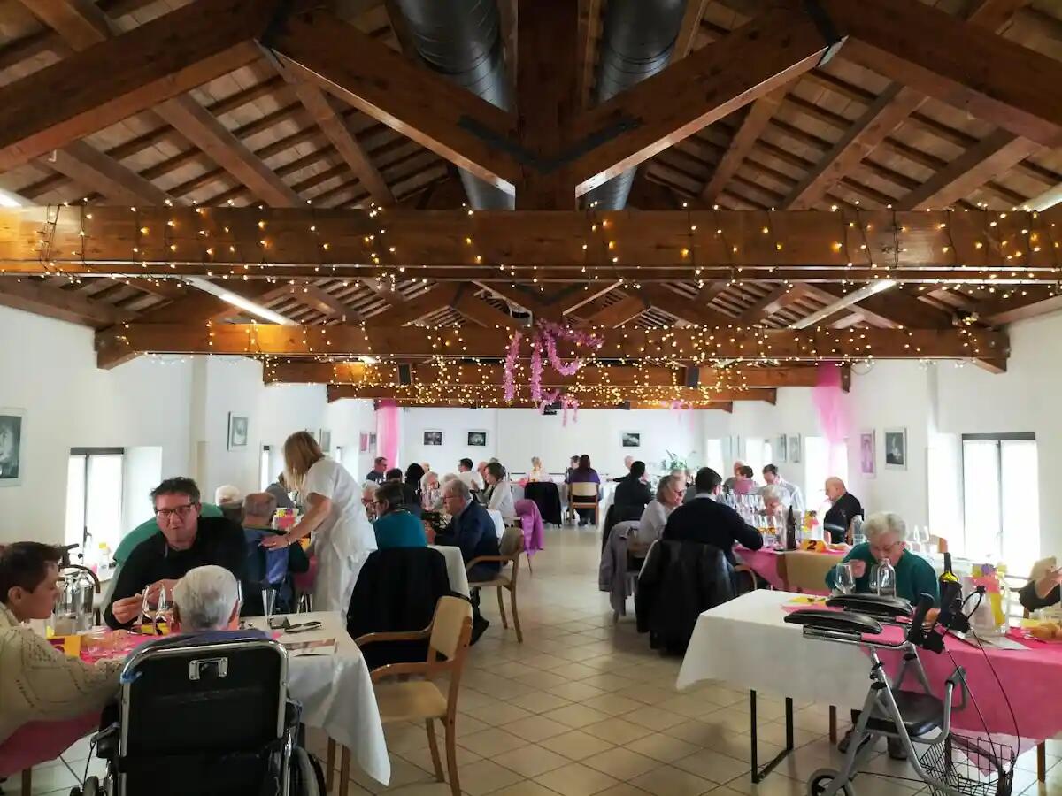 Duecento ospiti allo speciale pranzo di Pasqua organizzato a La Quiete  - 