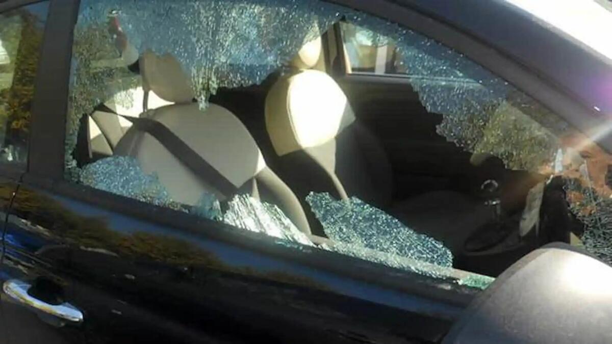 Rubava dalle auto in sosta e prelevava denaro con i bancomat trafugati: arrestata 32enne - 