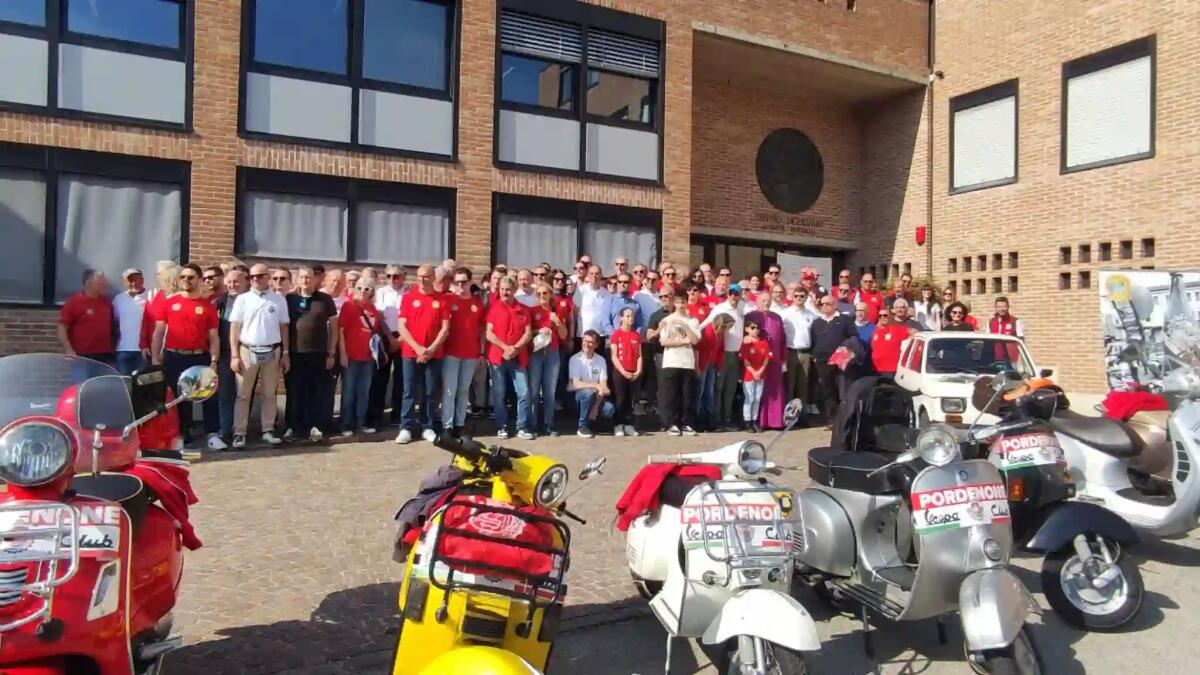 Pordenone. Benedizione delle Vespe e dei piloti 2024: l'evento che unisce passione e tradizione - 