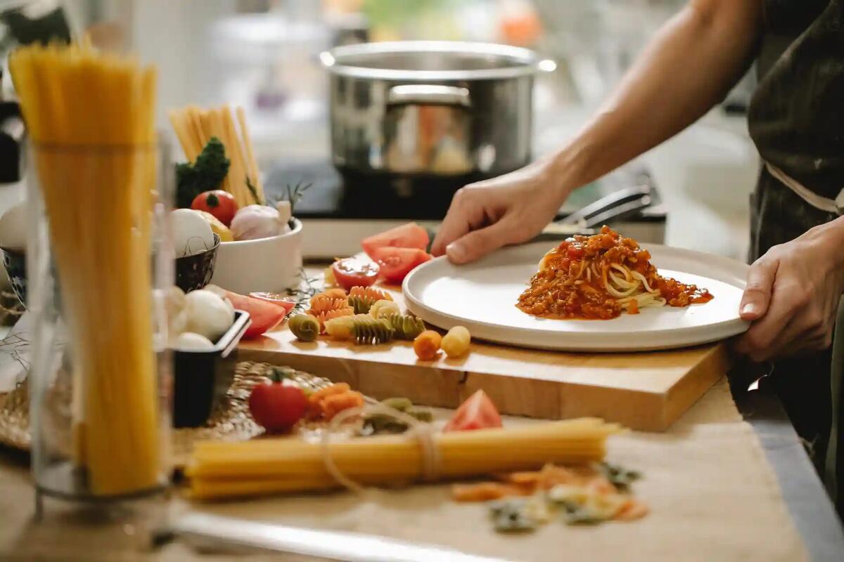 Piano di lavoro cucina: tipologie a confronto per stile ed esigenze - 