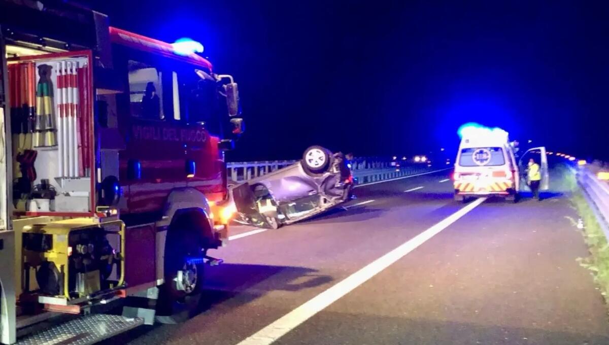 Scontro tra quattro auto nella notte: 4 feriti tra cui una 13enne e un 18enne - 