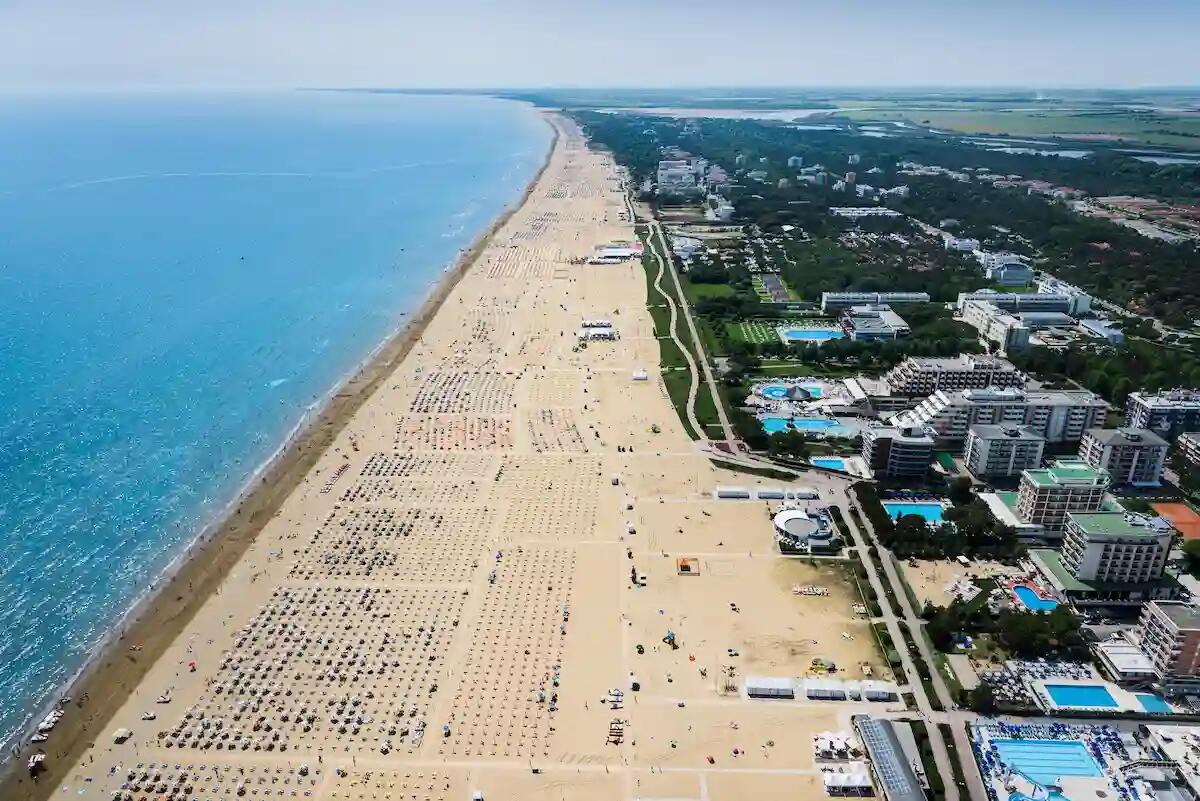 Primo maggio al mare? A Bibione ombrelloni e lettini gratis - 