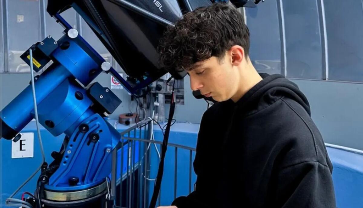 Lorenzo a 16 anni scopre una stella che ora porta il suo nome: nominato «Alfiere della Repubblica» - 
