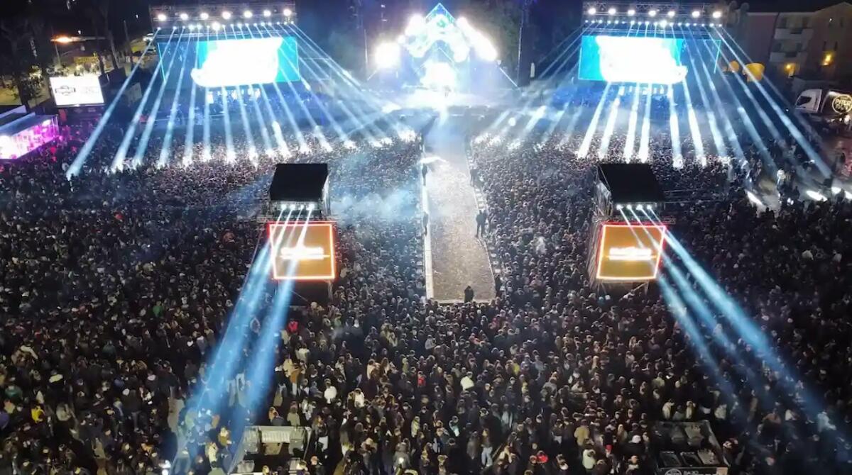 Aperyshow, in 30 mila per l'esordio. Il Charity Event entra nel vivo - 