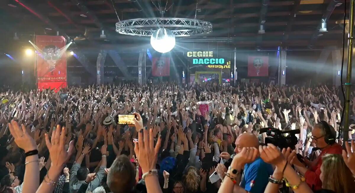 Ceghedaccio, un altro successo: in 3 mila ieri sera a ballare alla Fiera di Udine - 