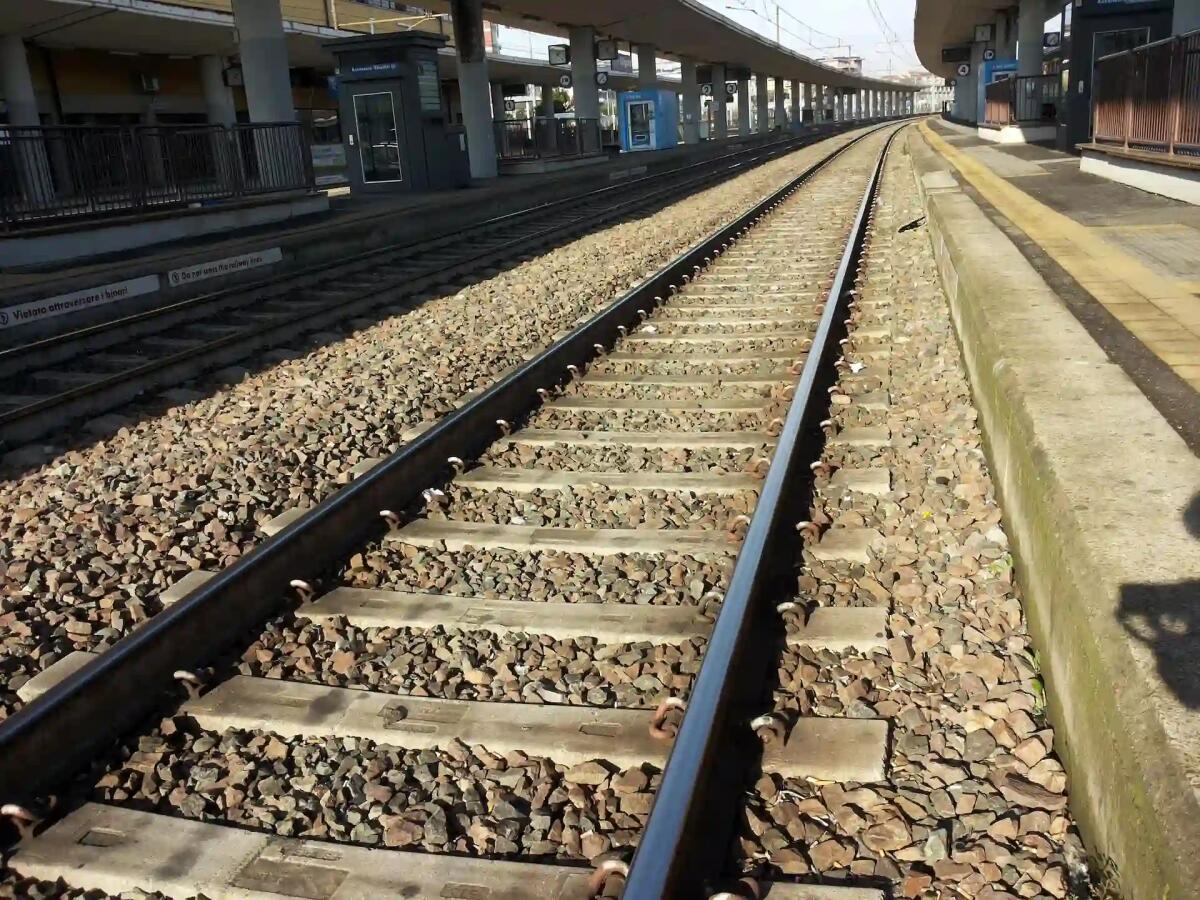 Tragedia a Lancenigo di Villorba: 33enne travolto da un treno diretto a Udine - 