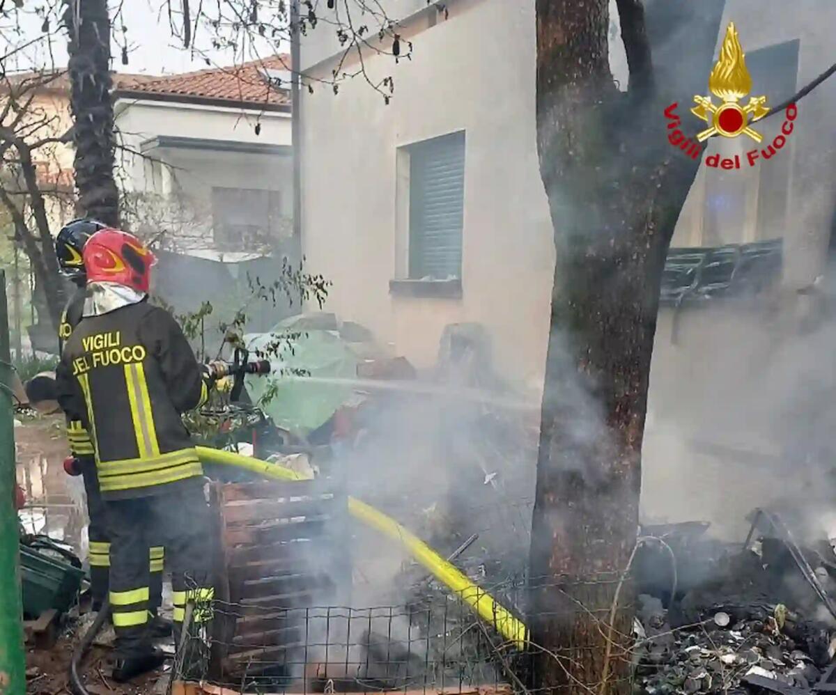 Incendio in abitazione a Gorizia, due uomini ustionati e un'anziana intossicata - 