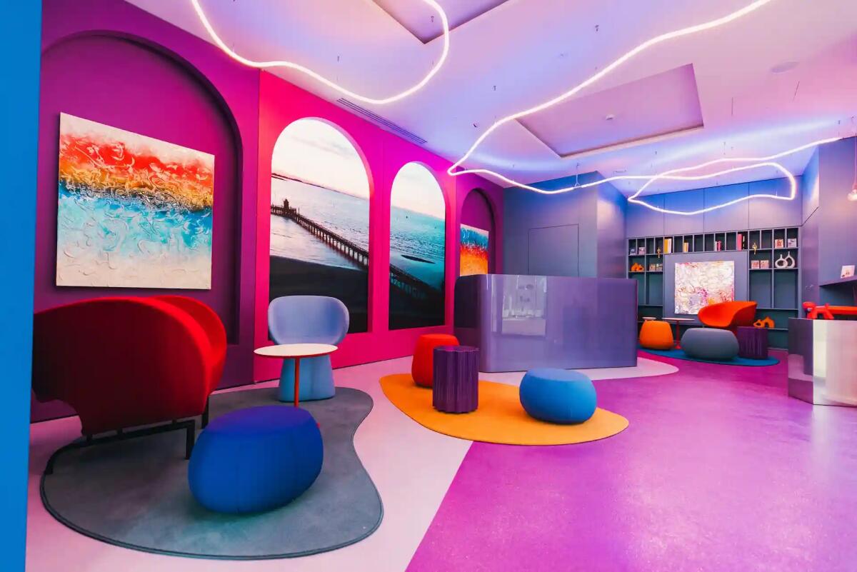 Palmanova Village inaugura la nuova "Land of Fashion Info Lobby": modernità e stile per un'accoglienza rinnovata - 