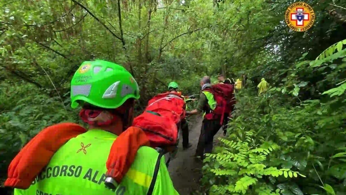 Scivola e s'infortuna sulla pista forestale a Illegio: soccorso 75enne - 