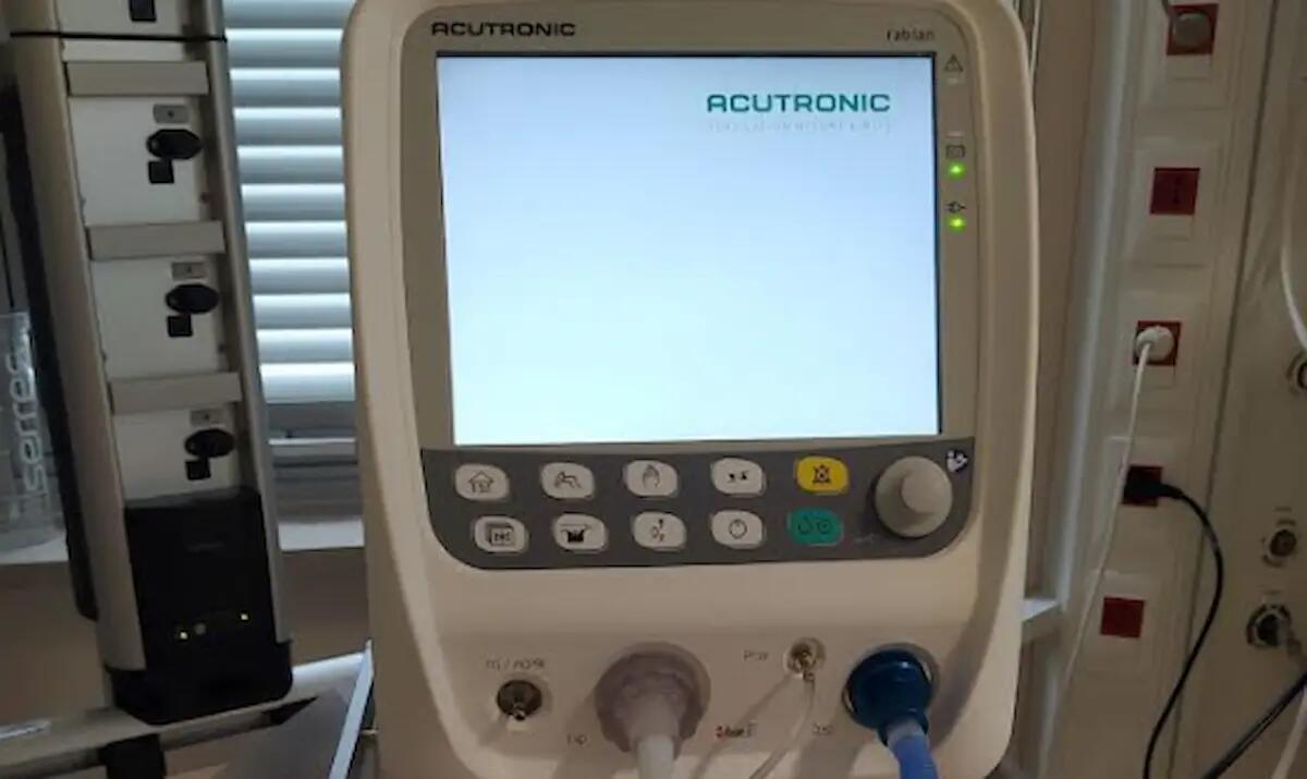 La donazione: ecco un nuovo ventilatore polmonare per la neonatologia del Burlo - 