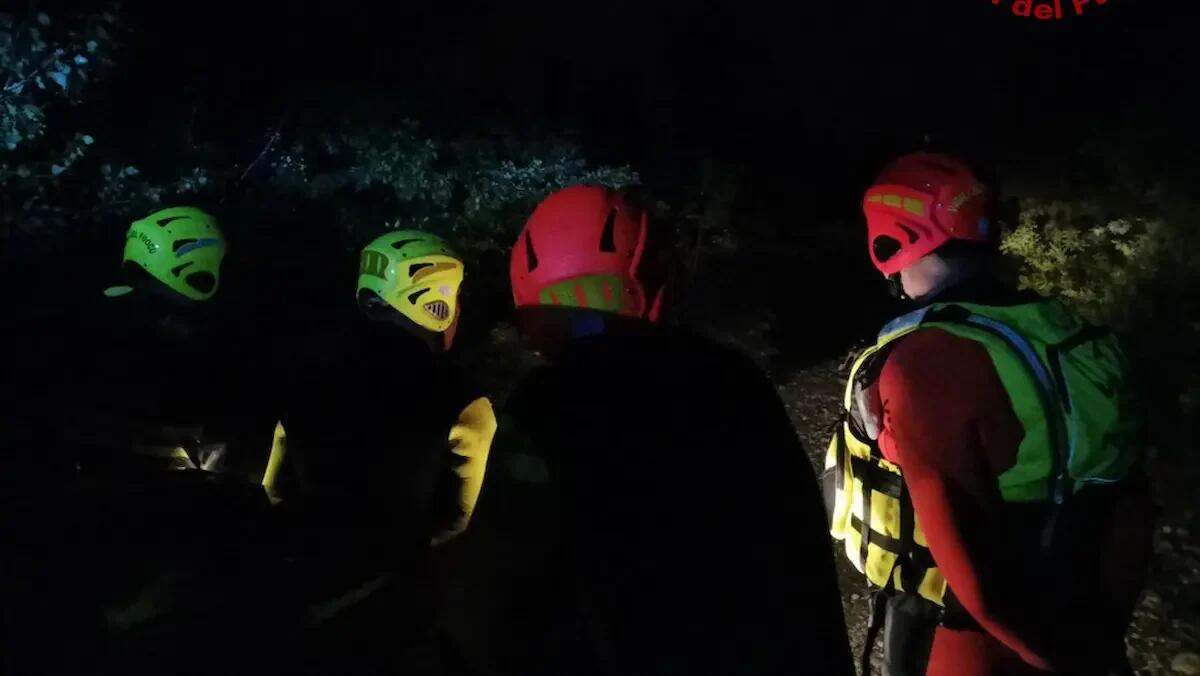 Bloccati su un "isolotto" tra i torrenti Meduna e Cellina: due uomini salvati con l'elicottero -