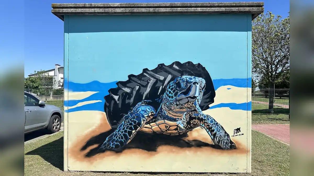 A Caorle cabine Enel trasformate in tavolozze dagli artisti della street-art - 