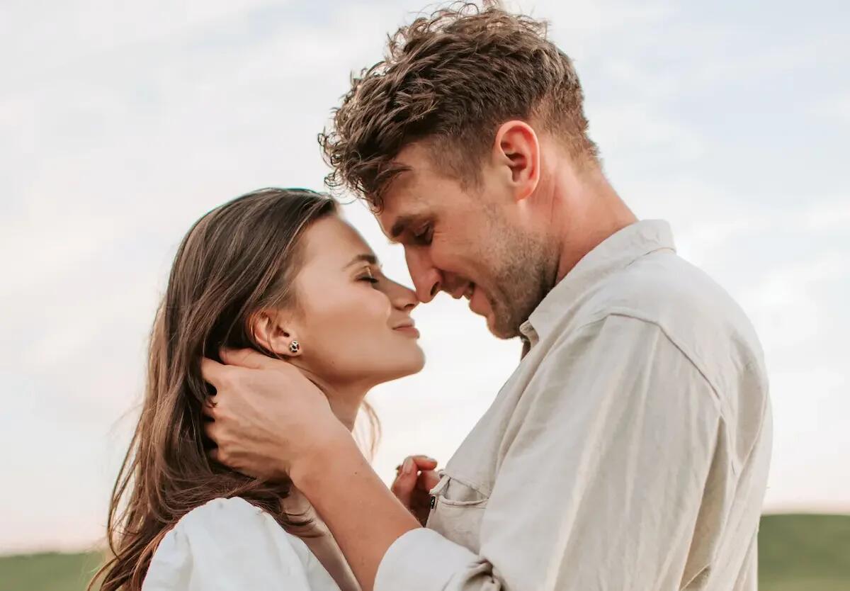 Quali sono le possibilità di incontrare la felicità nella vita reale senza utilizzare app di appuntamenti? - 