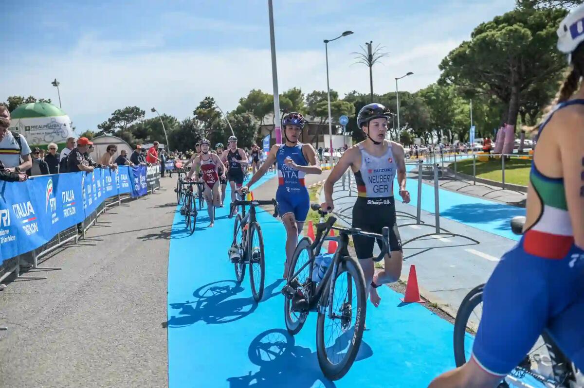 A scuola di volontariato: alunni di Valdobbiadene alla Europe Triathlon Cup di Caorle -
