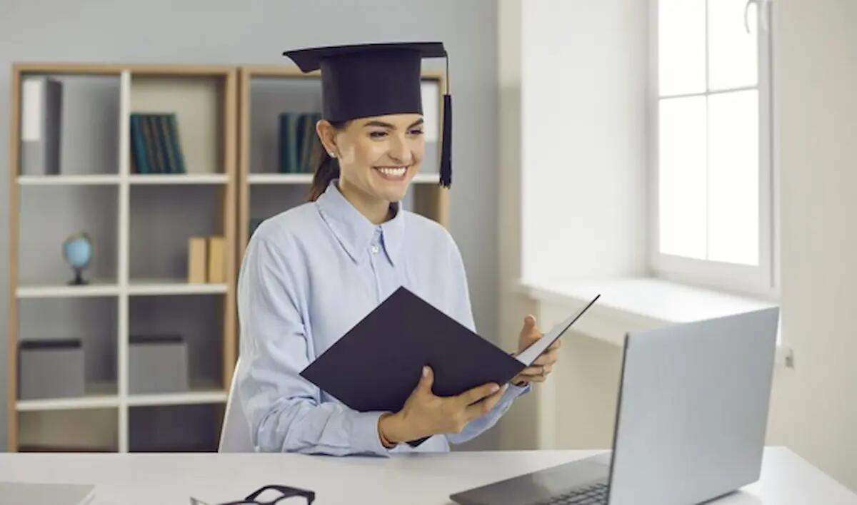 Tesi di laurea triennale: 3 storie per il successo - 