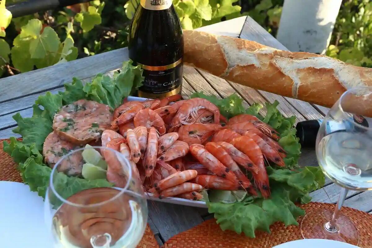 Questa città del Friuli soddisferà il tuo palato: arriva la Festa del Vino e del Pesce - 