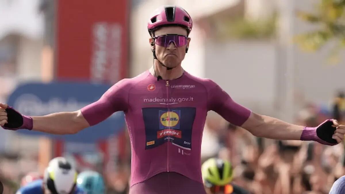 Anche la tredicesima tappa del Giro d'Italia parla friulano: Jonathan Milan trionfa - 