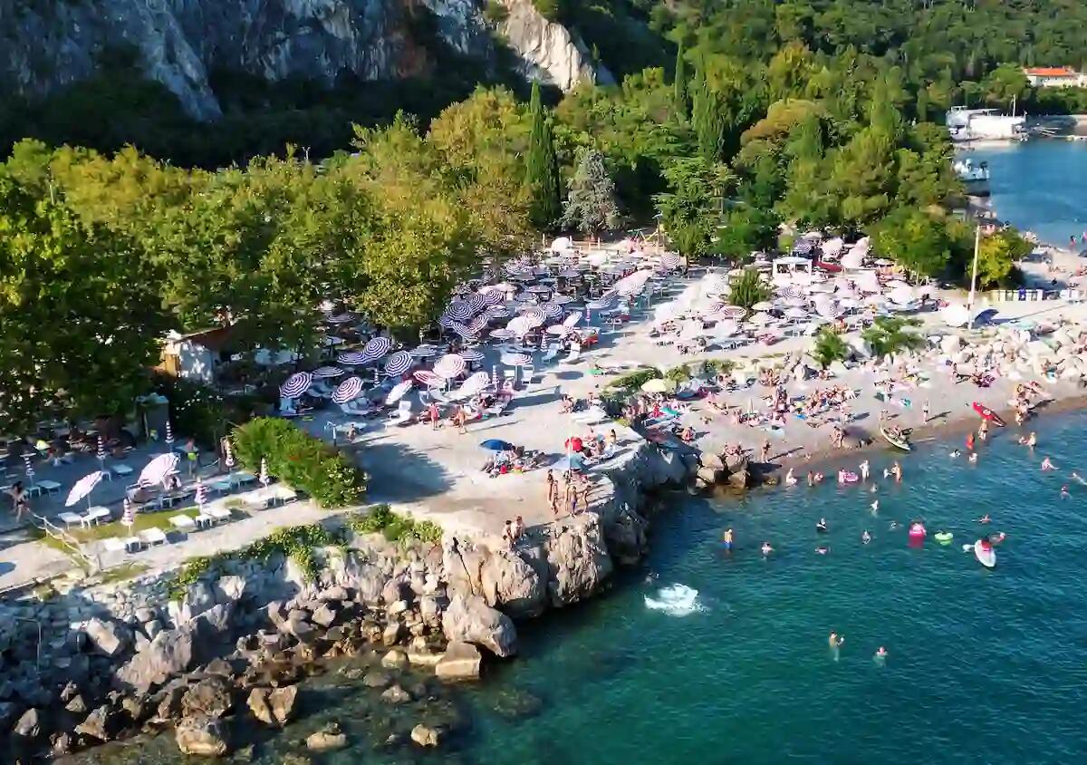 Baia di Sistiana, riaprono le attività diurne e notturne al Parco Caravella - 