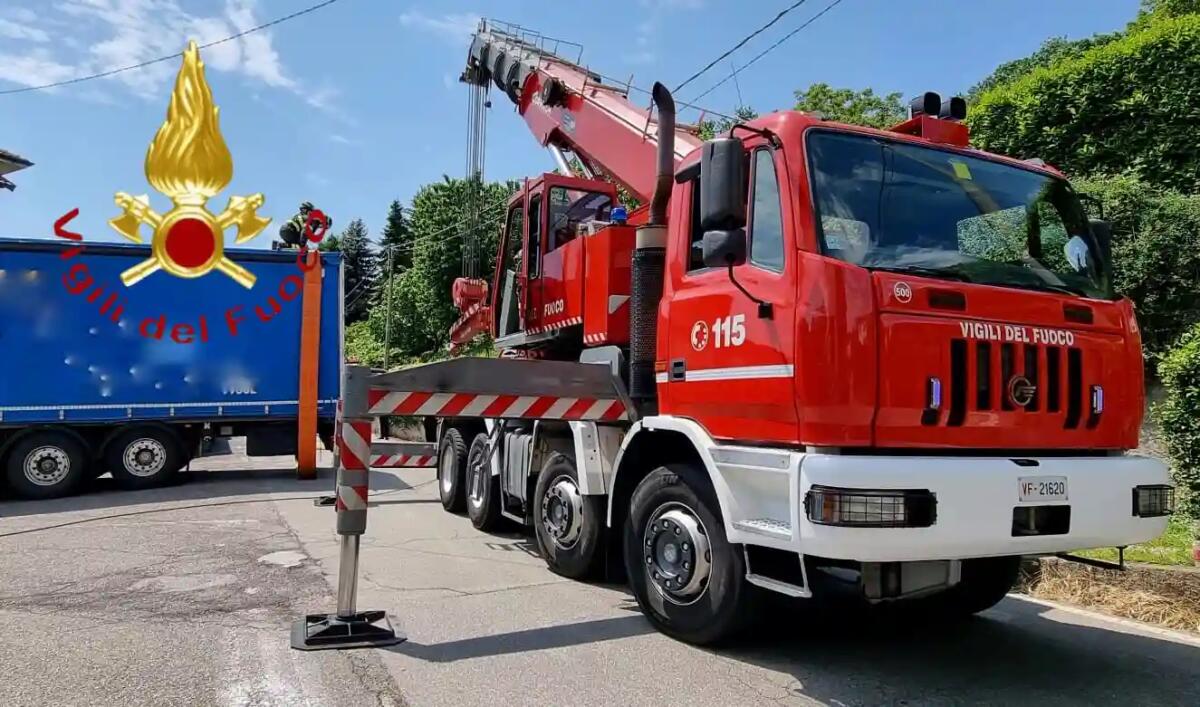 Tir contro un platano a Concordia Sagittaria: traffico in tilt - 