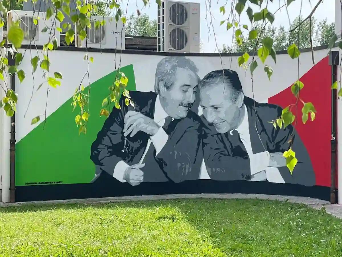 Un murale con Falcone e Borsellino adorna le scuole di Casale sul Sile -