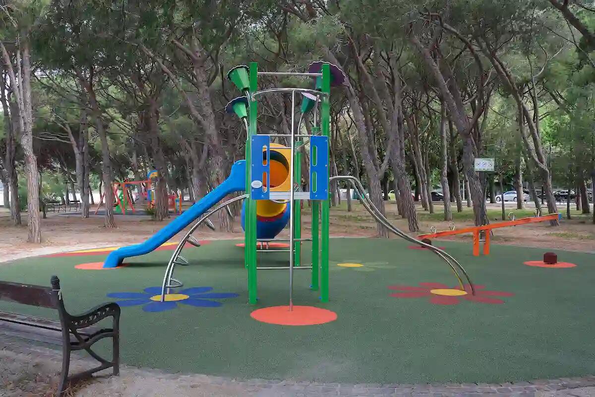 Nuove aree gioco a Barcola: ecco gli interventi di ripristino dopo le mareggiate - 