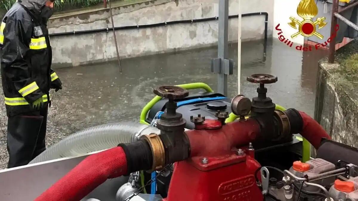 Maltempo, a Pertegada saltano tombini e fognature: allagamenti per 50 residenti - 