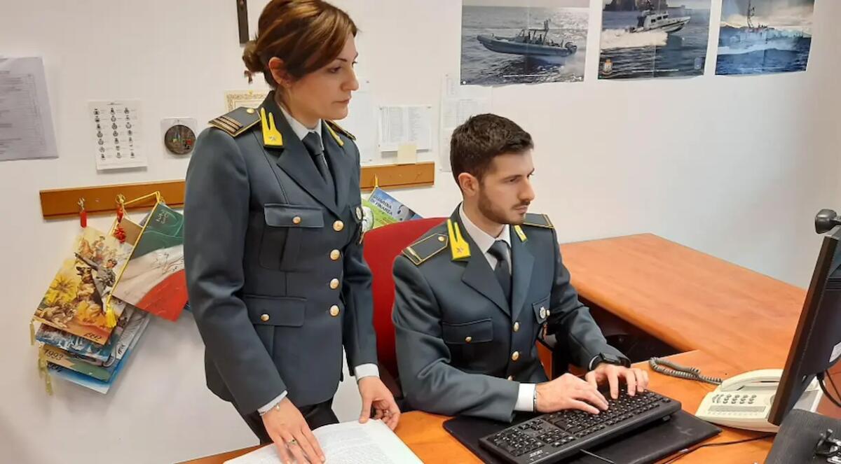 Emporio gestito per 10 anni da imprese “apri e chiudi”. Quattro denunciati. Cosa facevano - 