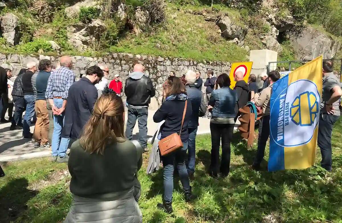 Partecipato presidio al Passo di Monte Croce Carnico: «Si proceda con la variante di valico» - 