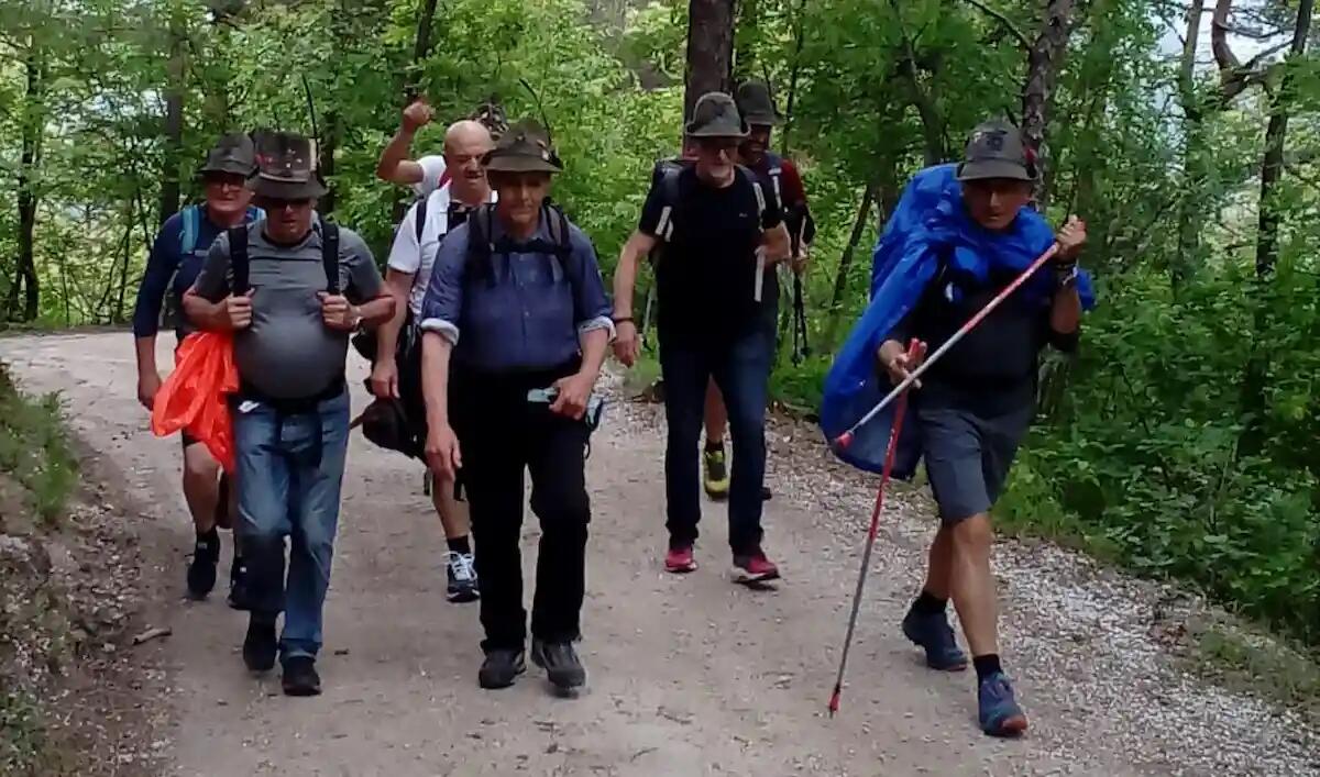 Adunata degli Alpini, il gruppo di Preganziol a piedi per 85 km fino a Vicenza - 