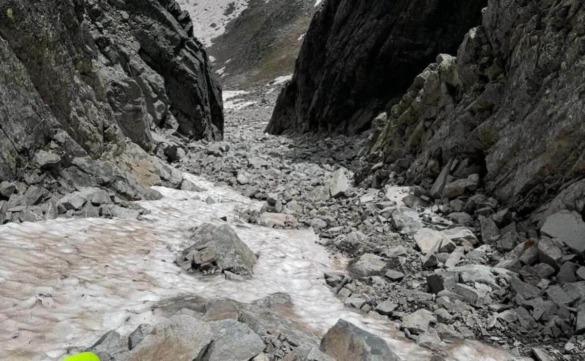 Sale da solo nel gruppo del Lagorai e precipita per 50 metri: morto  32enne - 