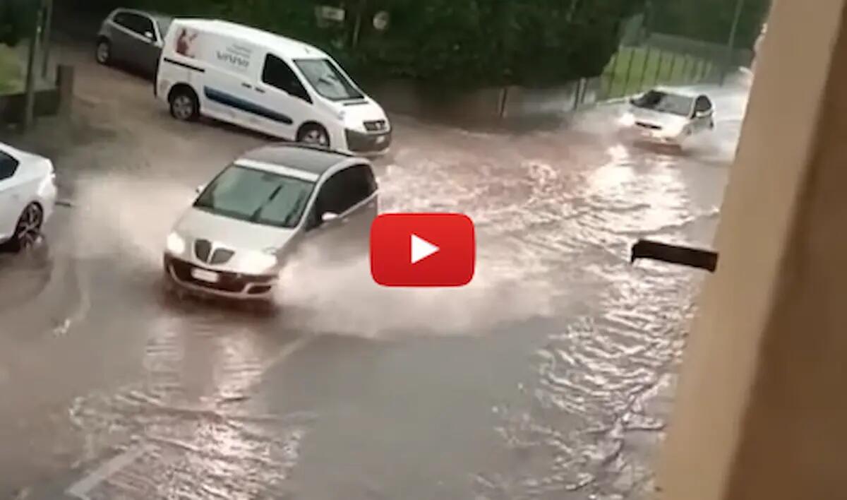 Maltempo e temporali in Friuli: strade allagate a Tarcento. Il video - 