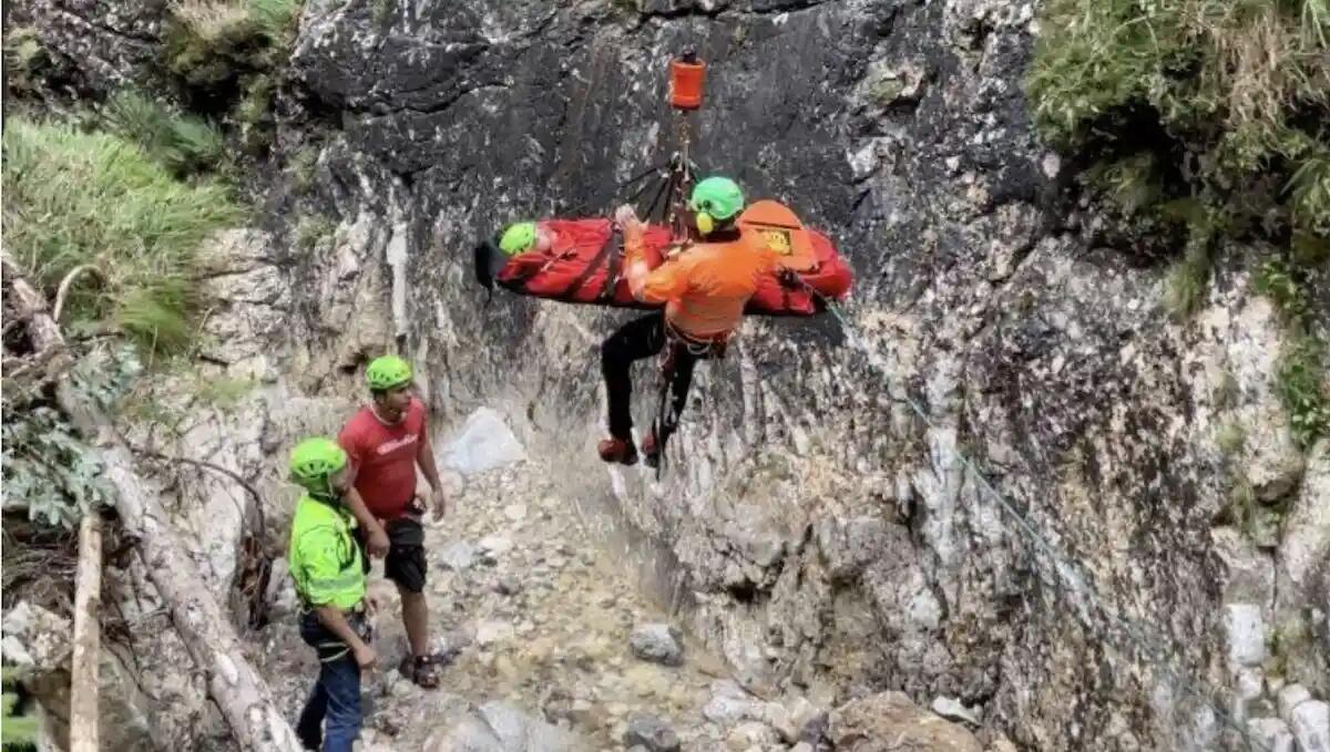 Donna ferita scendendo nella forra: soccorsa dall'elisoccorso a Chiusaforte - 