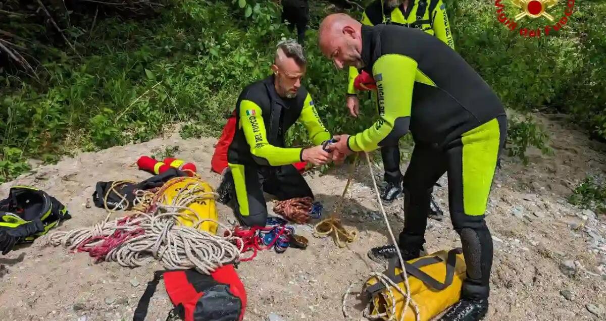 Ricerche di Cristian, rinvenuto un tessuto bianco tra le griglie della centralina - 