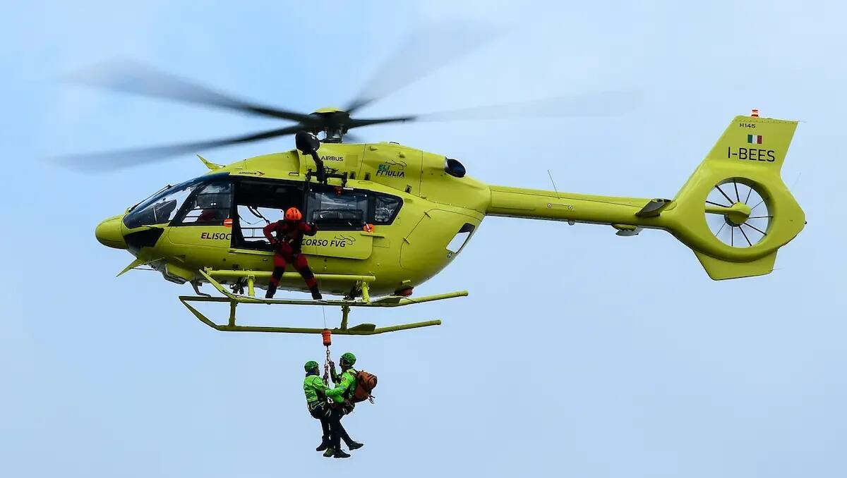 Escono dal sentiero e restano bloccati a quota 2200: salvati con verricello due 21enni - 