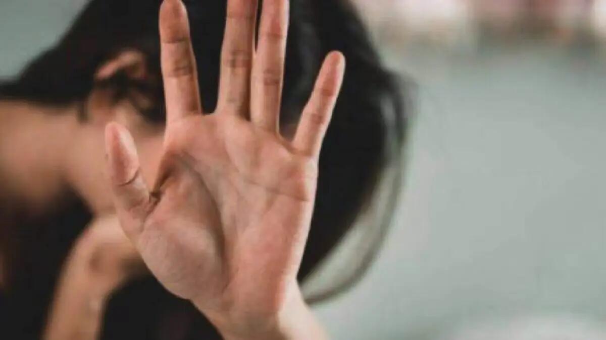 Non accettano la fine della relazione e perseguitano la ex: arrestati due uomini - 