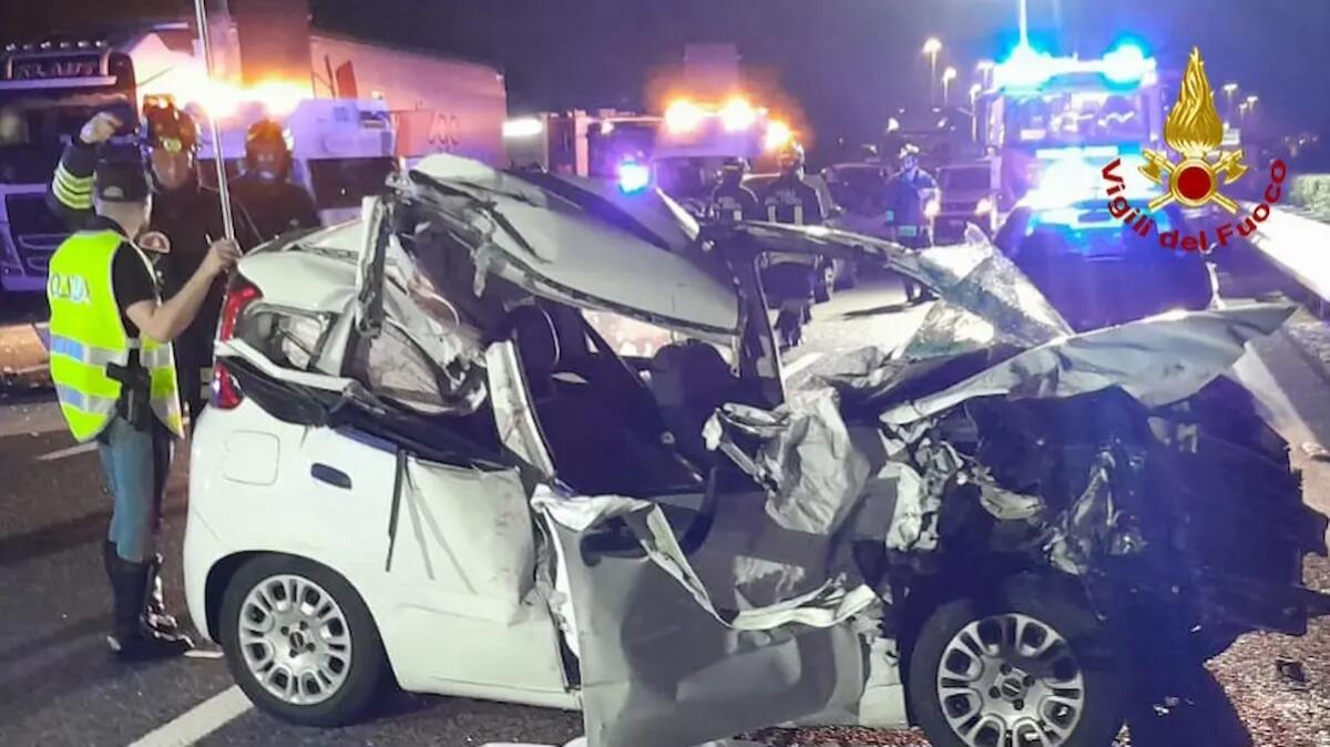 Tragico scontro in A4 tra auto e camion: 20enne morta sul colpo - 