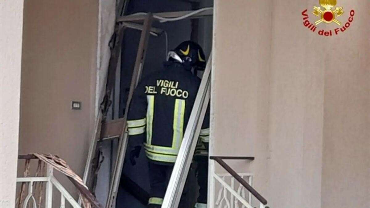 Scoppia una bombola di gas in un condominio a Bibione: un ferito - 