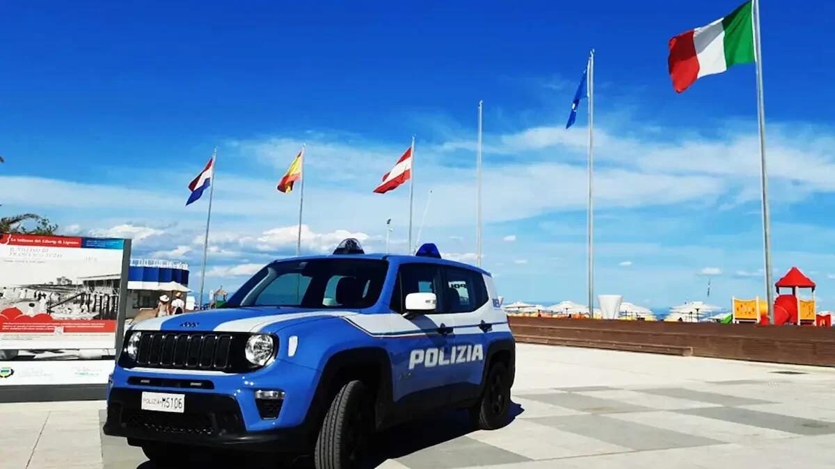 Aggredisce l'ex moglie a Lignano e tenta di portare via la figlia: bloccato - 