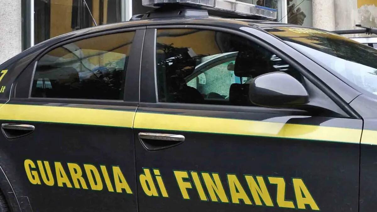 Fatture false ed evasione fiscale: sequestrati denaro e immobili per 250.000 euro - 