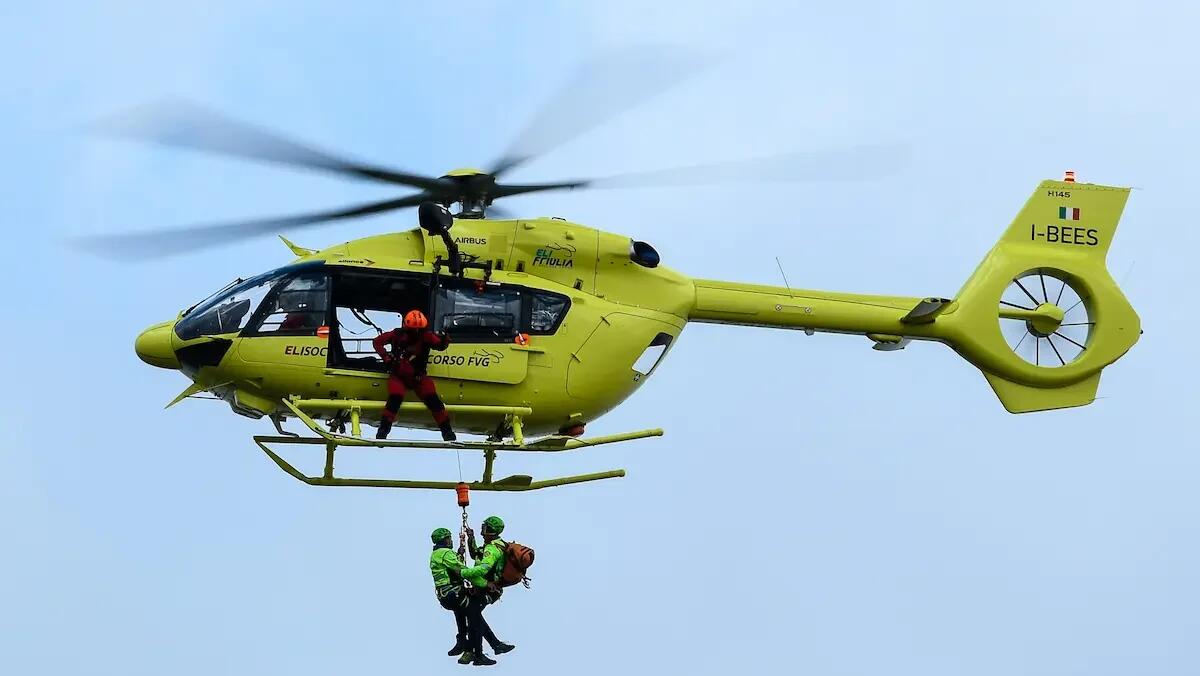 14enne inghiottito e trascinato dal torrente: salvato con l'elicottero - 