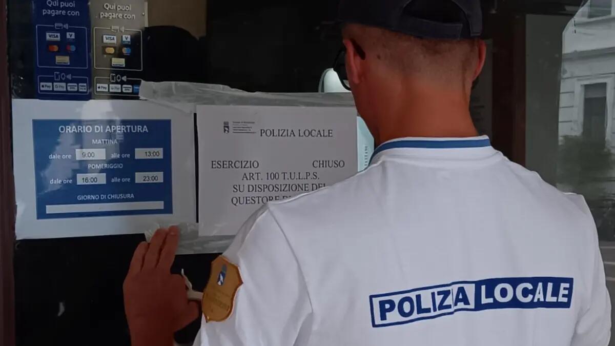 Sospesa la licenza ai titolari di 3 negozi di nazionalità bengalese - 