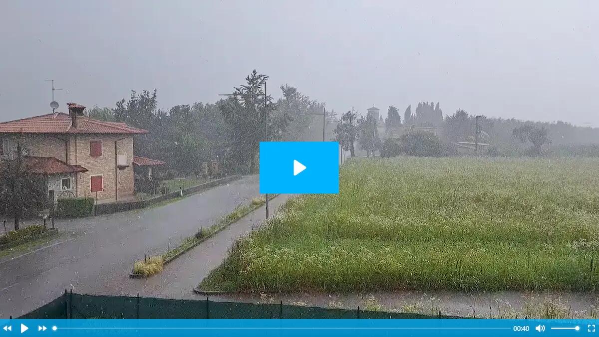 Piogge abbondanti e temporali intensi con grandine nel Nordest: allagamenti e danni d'acqua - 