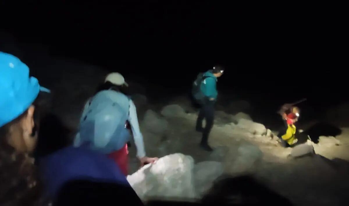 Papà, mamma e due bimbe bloccati nel dirupo a 2100 metri: soccorsi -