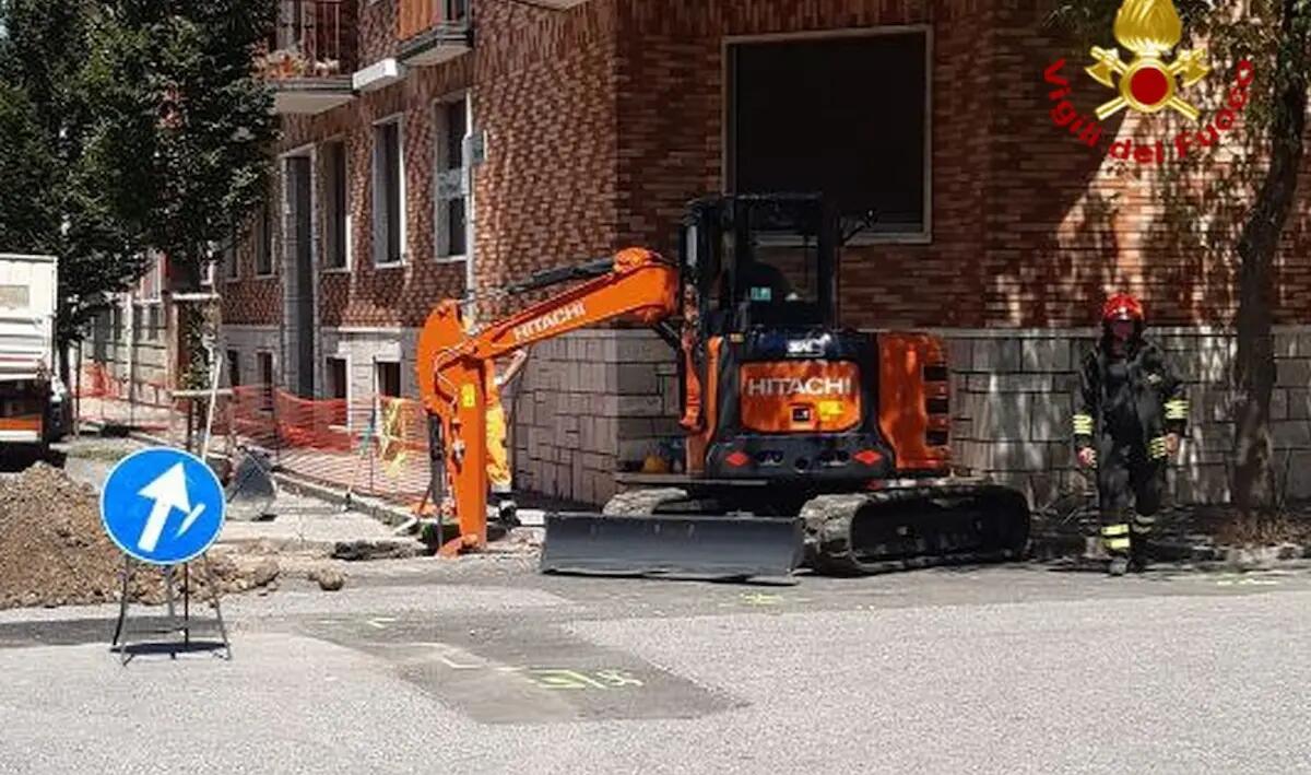Si rompe un tubo interrato: è fuga di gas in via Manzoni a Gorizia -