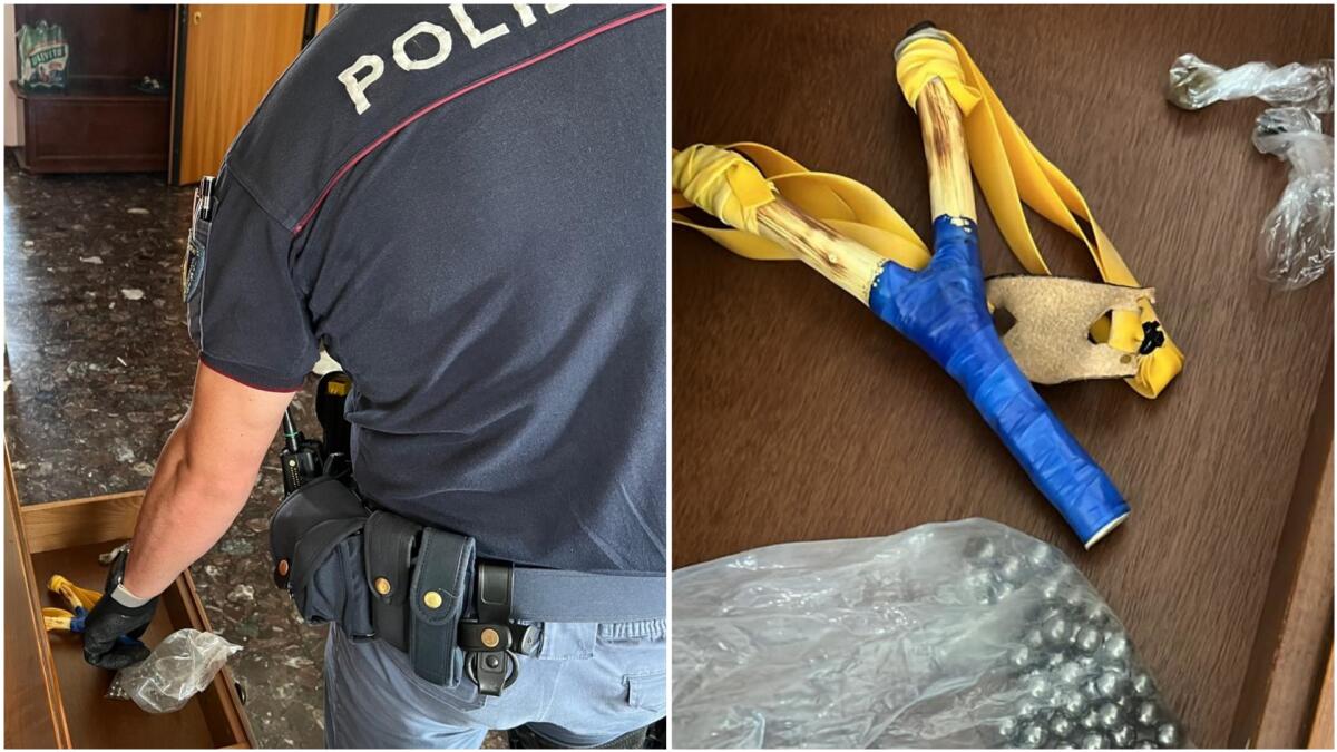 Lanciava per gioco palline di acciaio con la fionda contro auto e vetrine: denunciato - 
