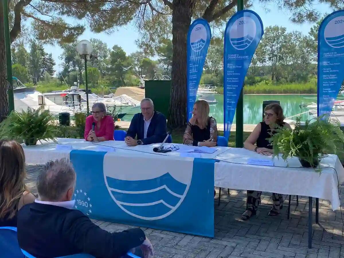 Lignano, consegnata la 35esima Bandiera Blu alle Darsene del comprensorio - 