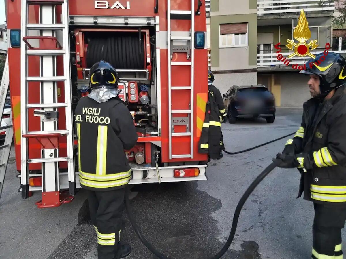 Fiamme dalla lavatrice, scoppia l'incendio in appartamento a Grado -