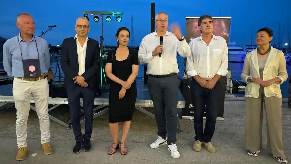 "Le notti del vino" riempie la piazza di Aprilia Marittima: boom di presenze | FOTO - 