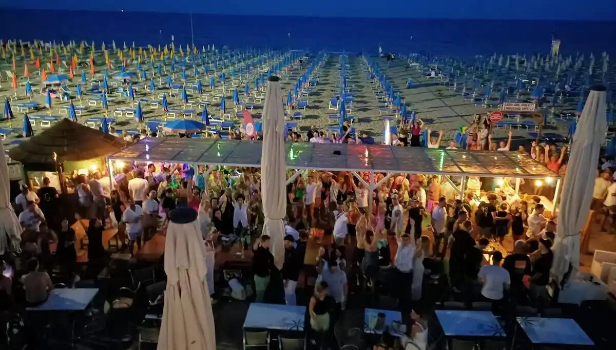 Ferragosto con più musica a Lignano e discoteche aperte fino alle 5.30. Ecco l'Ordinanza - 